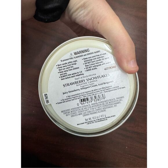 Bath & Body Works Strawberry Snowflake 3 Wick Candle - Picture 2 of 3